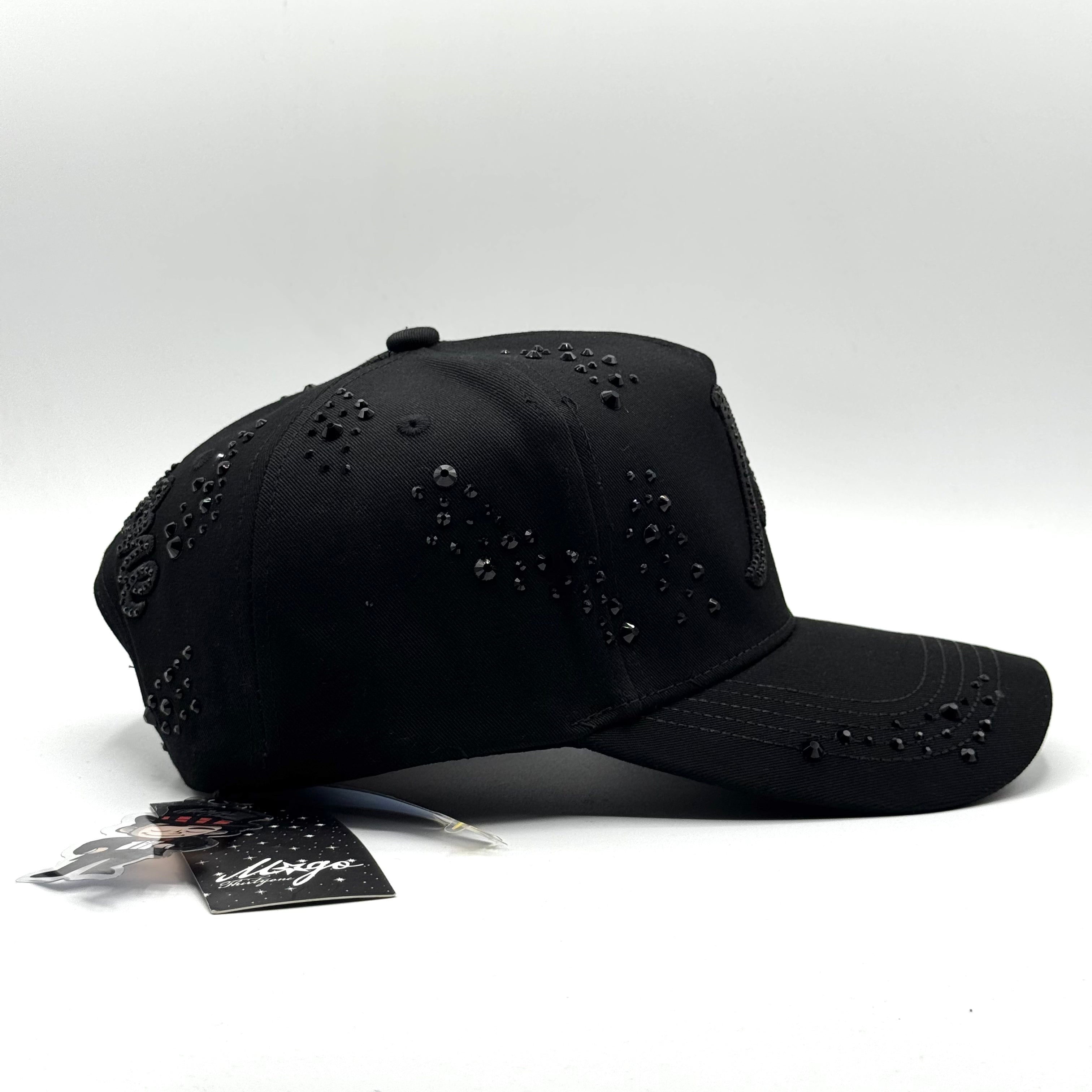 MAGO TOTAL BLACK • 31 HATS